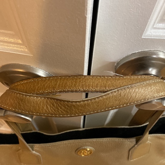 Tory Burch “Michelle” tote in metallic gold - Picture 5 of 7